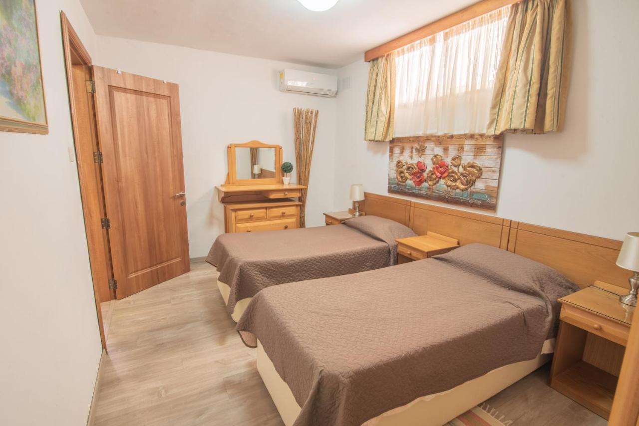 Central Villa Flatlet With Pool - Free Parking And Wifi Lija Exterior foto